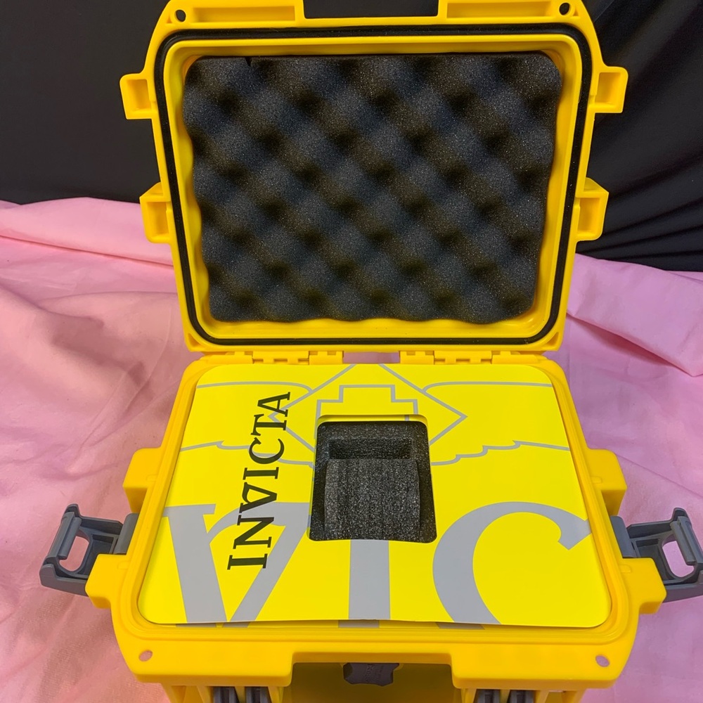 Invicta 3 Slot Impact Resistant Yellow Black Grey Collector Diver Case Watch .